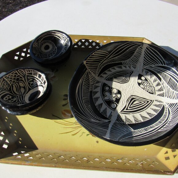 Handmade Black and White Abstract Serving Bowl Sgraffito - Picture 6 of 6